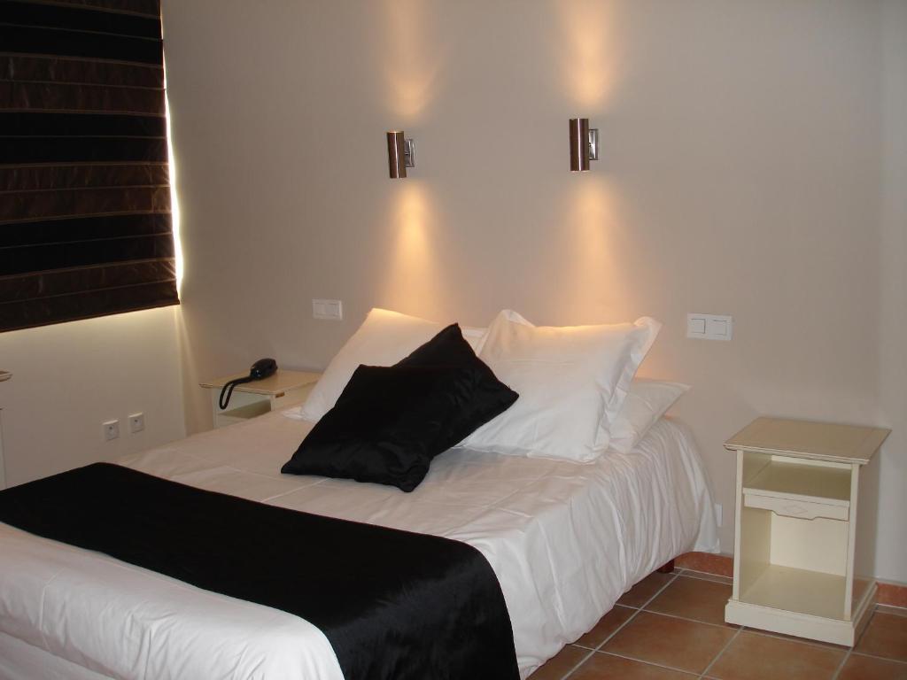 Logis Auberge Cote Jardin Hotel Lézignan-Corbières Szoba fotó