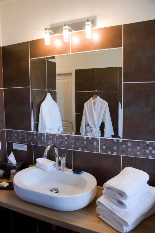 Logis Auberge Cote Jardin Hotel Lézignan-Corbières Kültér fotó