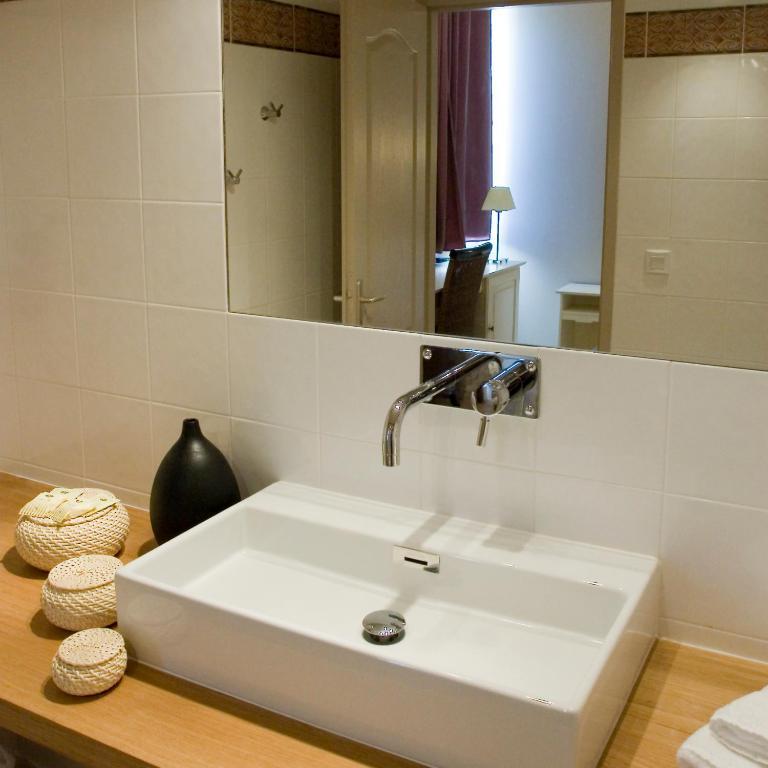 Logis Auberge Cote Jardin Hotel Lézignan-Corbières Szoba fotó