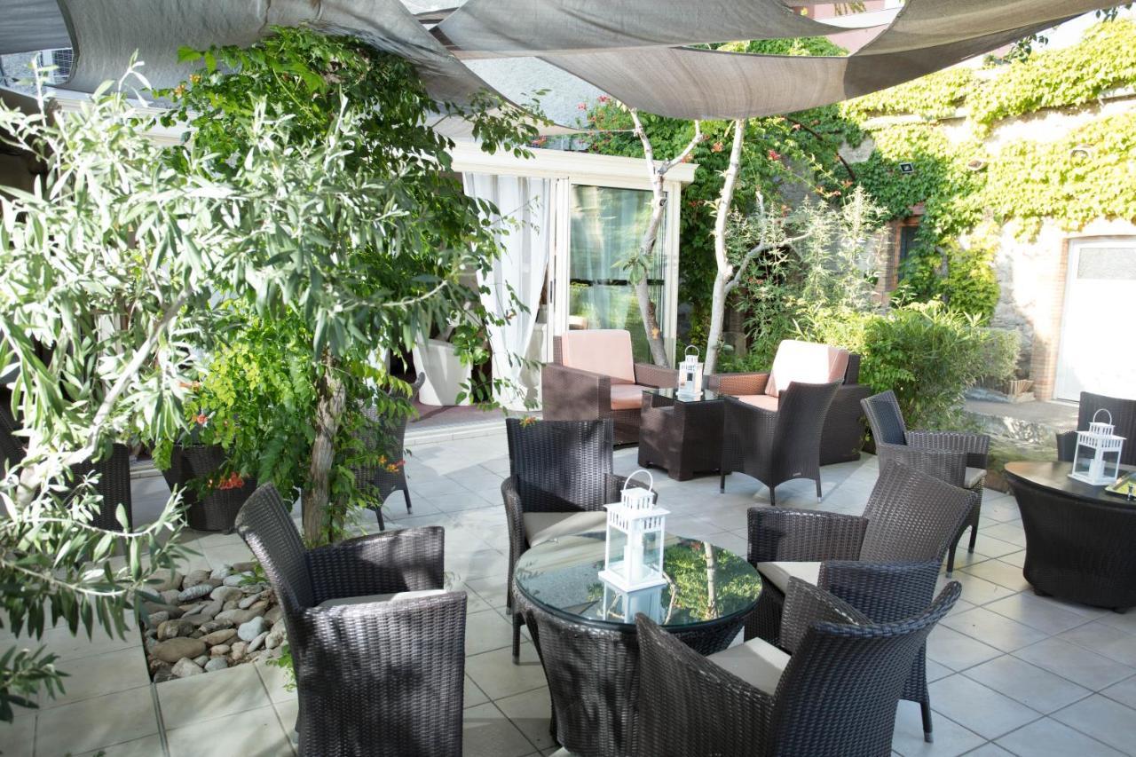Logis Auberge Cote Jardin Hotel Lézignan-Corbières Kültér fotó